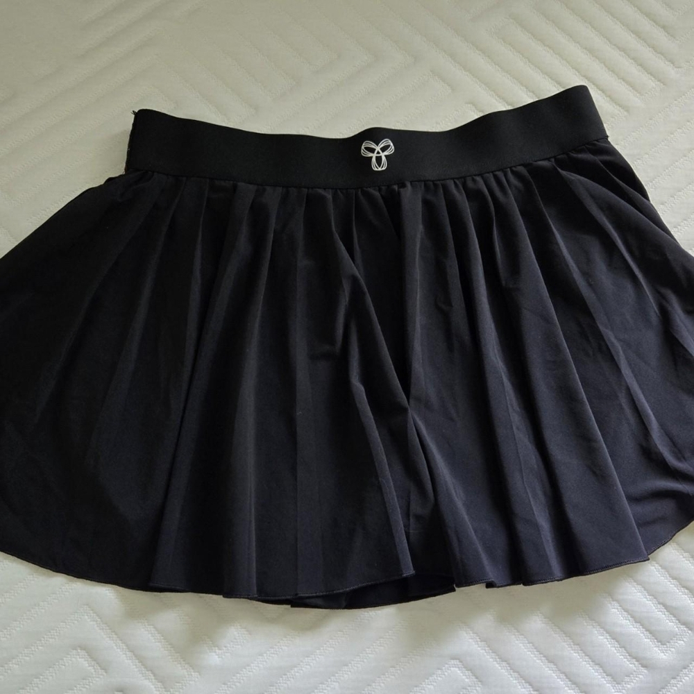 Aritzia TNA Move Tennis Pleated Athletic Skirt